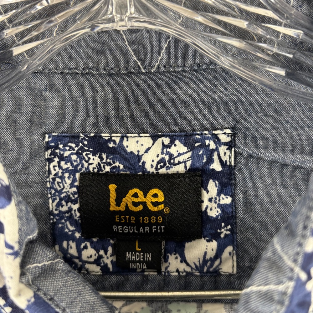 Lee, Floral/Pineapple Print, Shirt Regular Fit, Button Down, Short Sleeve Size L - Picture 4 of 10